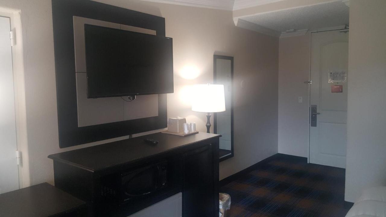 Regency Inn & Suites Pensacola Buitenkant foto