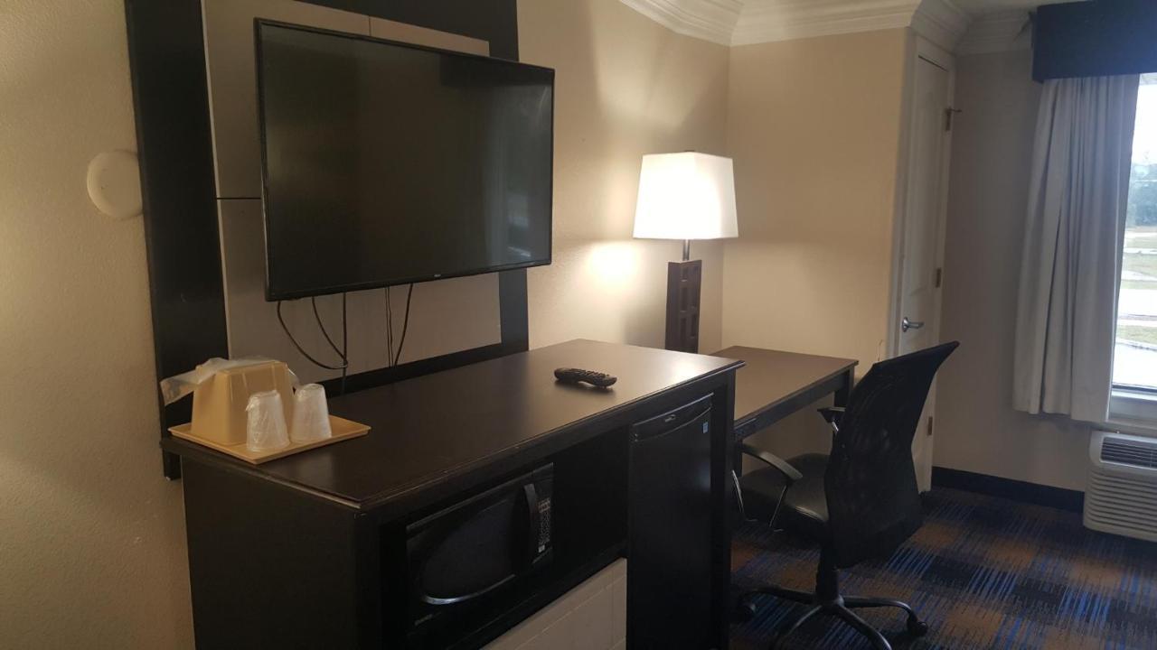 Regency Inn & Suites Pensacola Buitenkant foto