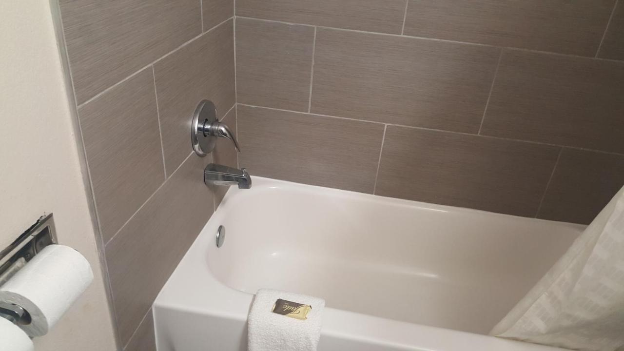 Regency Inn & Suites Pensacola Buitenkant foto