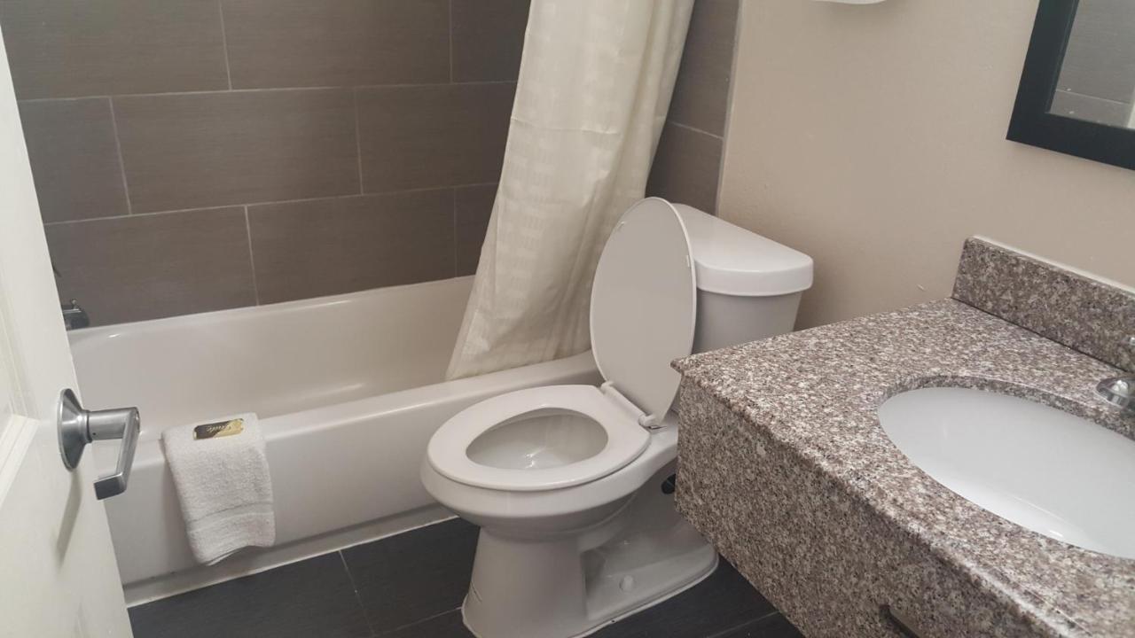 Regency Inn & Suites Pensacola Buitenkant foto