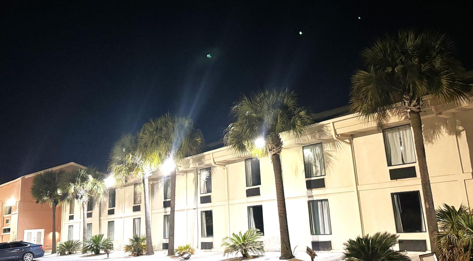 Regency Inn & Suites Pensacola Buitenkant foto